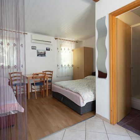 Studio Apartman Ema Горни-Карин Экстерьер фото