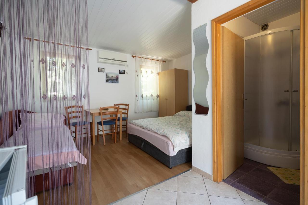 Studio Apartman Ema Горни-Карин Экстерьер фото