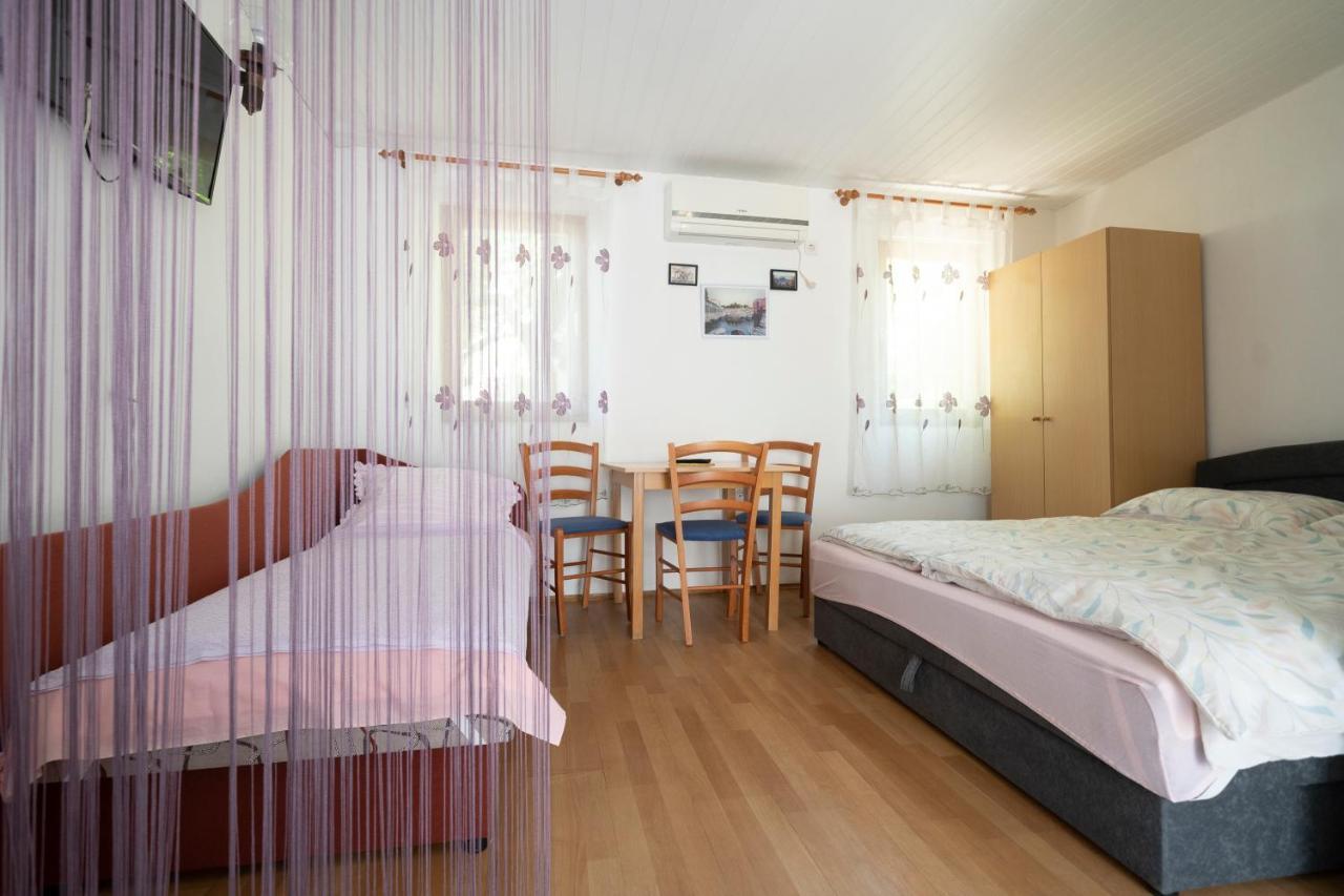 Studio Apartman Ema Горни-Карин Экстерьер фото